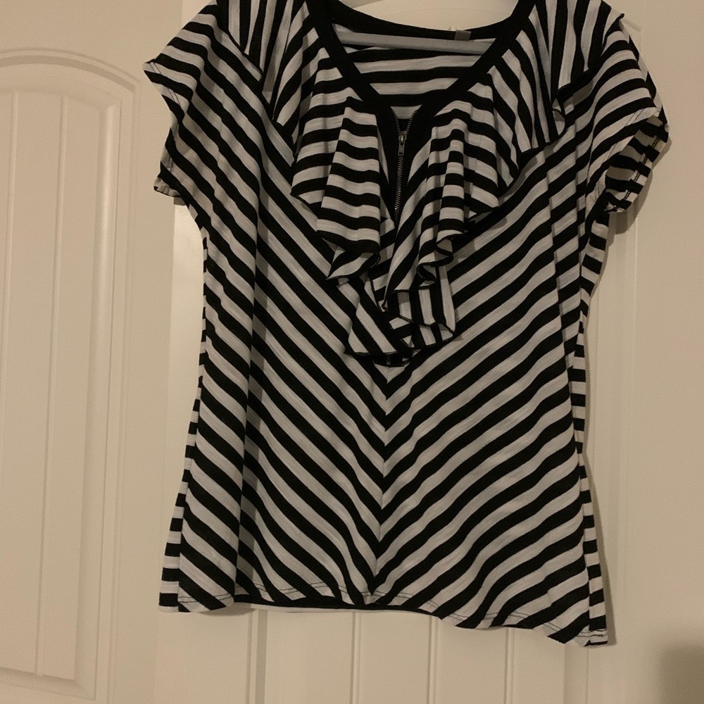 COPY - NY Collection Black and White Ruffled Bib Collar Blouse